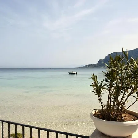 Mare Holidays